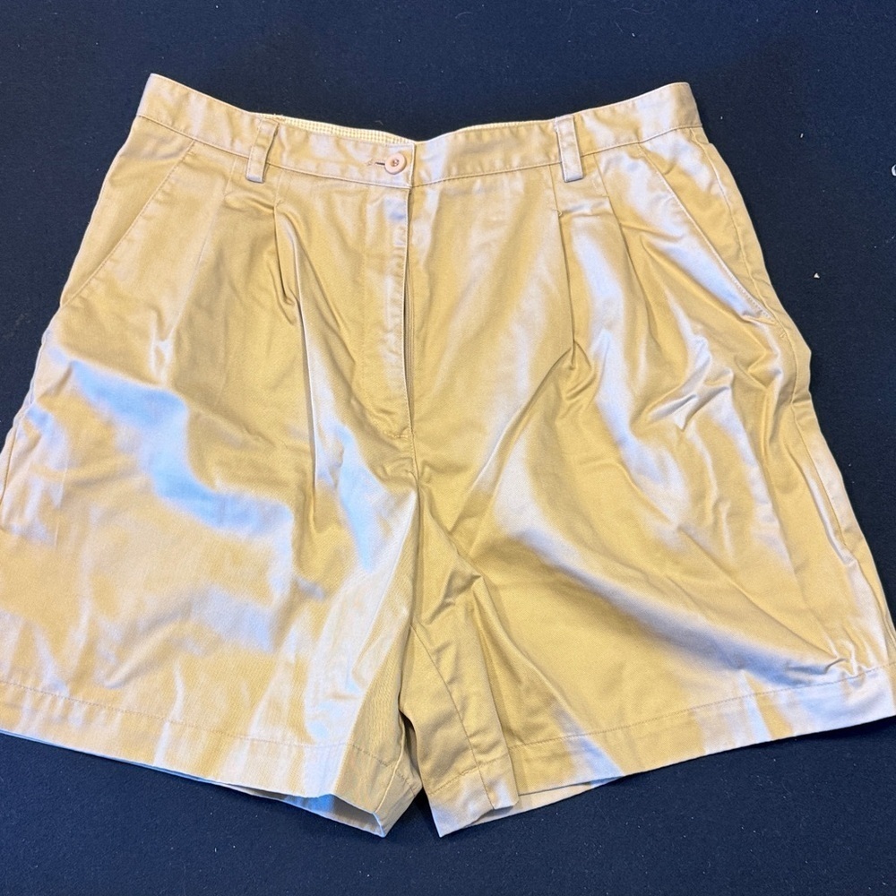 Liz Claiborne Women's Tan Pleated Shorts / DG67